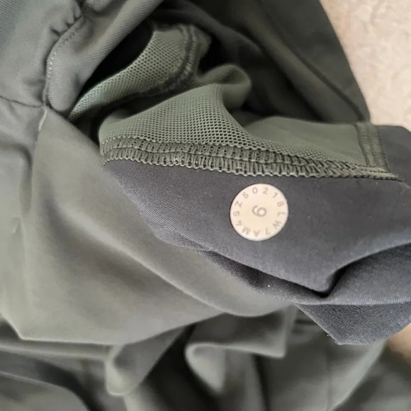 Lululemon  Sunsetting Shorts Juniper Green Size 4 - Picture 7 of 7